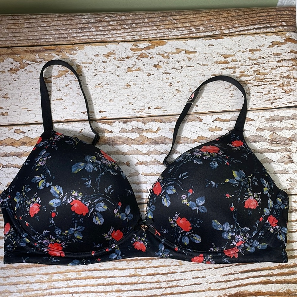 Victoria’s Secret Body by Victoria wireless black floral bra sz 34D WL141